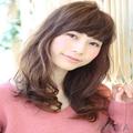 骨格ストレートさん向けのロングの髪型特集！ツヤ感ある大人ヘアが似合わせのコツ - ビュ