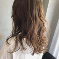 暗めのベージュ系ヘアカラーまとめ！大人女子に最適のオフィスもOKな髪色♪ - ビューティー