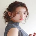 前髪なしのミディアムヘアアレンジ！簡単＆可愛い旬顔になれるこなれヘアをご紹介 - ビュ