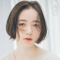 長め前髪でお洒落に！柔らか見せの前下がりミニボブ｜最旬ヘアカタログ |