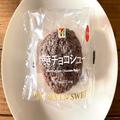 【セブン】の新作スイーツ“焼きチョコシュー”を食べみた - ビューティーガール
