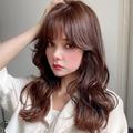 チェリーブラウンの赤みカラーとローレイヤーのセミロングスタイル |
