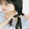 【アンジュルム・伊勢鈴蘭】ルーズな感じが今どき！ヘアピンで華やかに盛る「三つ編み」