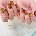 指先を秋仕様にチェンジ！大人カラーでアートするべっ甲ネイル！ -