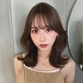 外ハネでも女っぽい！小顔効果抜群の韓流風くびれミディ｜最旬ヘアカタログ |