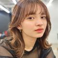 小顔要素がつまったくびれミディアム！ オレンジ系カラーで若見えする大人のヘアスタイル