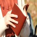 おしゃれなブックカバーのおすすめ12選　紙や革、かわいいデザインも -
