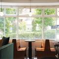 『silent』ロケ地のカフェ、120分待ちの大行列。オーナーは目黒蓮のファンに | ビューティー