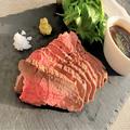 安いお肉がしっとり柔らか！ リュウジ「至高のローストビーフ」が簡単でウマすぎ - ビュー