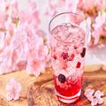 ふわり桜の花びらが舞う春の訪れを感じる桜ドリンク！フレッシュネスバーガー「サクラベ