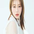 山本舞香さんが「はじめまして」なシーンでも最強の、大人の【純欲メイク】に挑戦！ | ビ