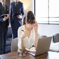 女性上司が部下を食事に誘うとき「恐れていること」とは。男性にはない“苦労”もある