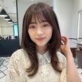 多毛さんにも！アッシュベージュ＋たっぷりレイヤーの軽見せロング｜最旬ヘアカタログ