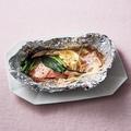 貧血改善レシピ｜ホイルで包んで焼くだけ！「サケときのこ、玉ねぎのホイル焼き」 |