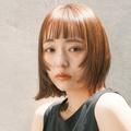 オレンジベージュの長めボブ！フェイスレイヤーでナチュラルでも大人っぽい｜最旬ヘアカ