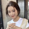 ラフな耳掛けでお洒落な抜け感に！アッシュベージュの柔らか見せボブ｜最旬ヘアカタログ