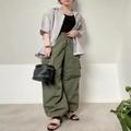 トレンド「カーゴパンツ」大人はこう着るのが可愛い♡キレイめ重視の着回しコーデ術 - ビ
