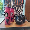 たまらん…！スタバのハロウィン限定「黒猫ボトル」は買い。リーズナブル、実は2WAY | ビュ