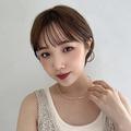 もみ上げニュアンスが可愛い！顔型をカバーする、シースルーバングのショートボブ｜最旬